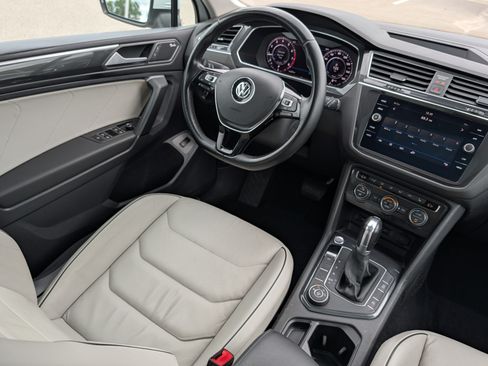 Used 2019 Volkswagen Tiguan SEL Premium w/ 3rd Row Seat Package AWD/4WD image 12