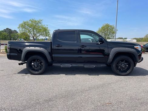 Used 2022 Toyota Tacoma SR image 9
