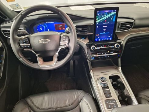 Used 2022 Ford Explorer Platinum w/ Equipment Group 601A RWD image 9