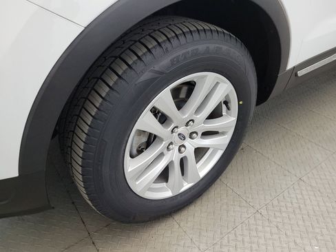 Used 2018 Ford Explorer XLT AWD/4WD image 31