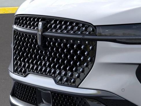 New 2026 Lincoln Nautilus Premier image 17