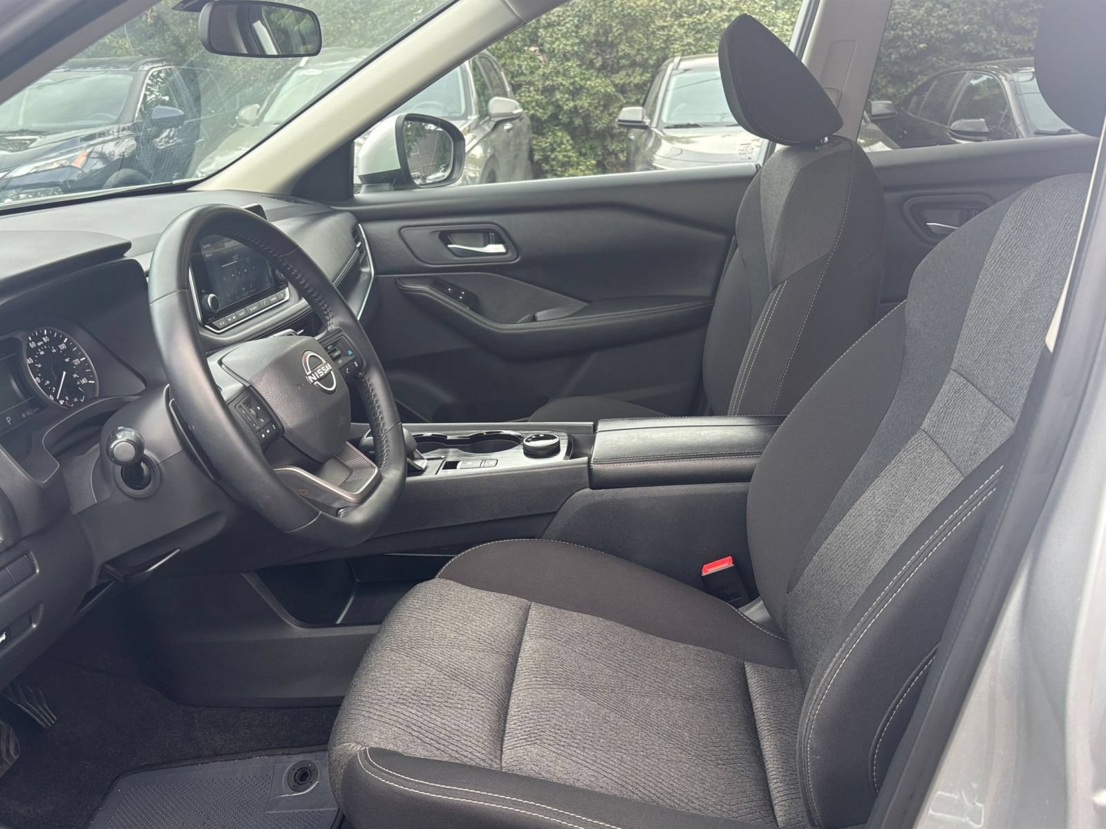 Used 2025 Nissan Rogue SV AWD/4WD image 26