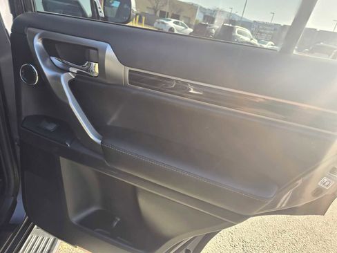 Used 2023 Lexus GX 460 Premium image 13