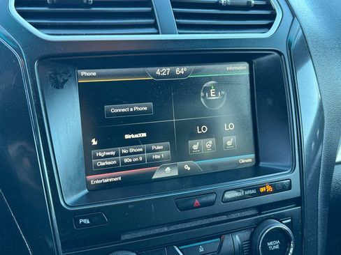 Used 2016 Ford Explorer XLT w/ Equipment Group 202A AWD/4WD image 25