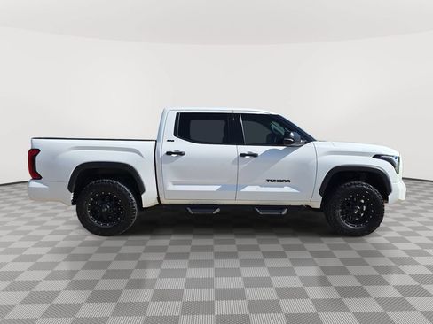 Used 2022 Toyota Tundra SR5 w/ SR5 Convenience Package AWD/4WD image 8