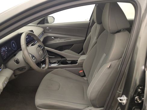 Used 2025 Hyundai Elantra SEL FWD image 17