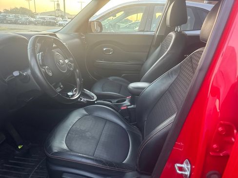 Used 2018 Kia Soul ! FWD image 8