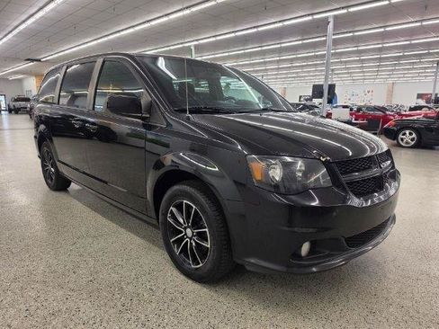Used 2018 Dodge Grand Caravan SE FWD image 4