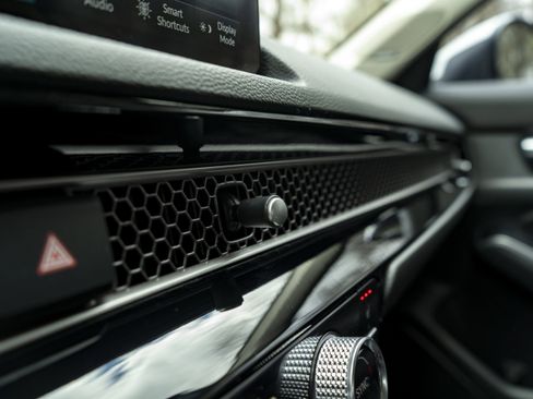 Used 2023 Honda Civic Touring image 32