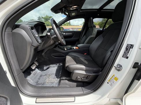 Used 2021 Volvo XC40 P8 Recharge w/ Advanced Package AWD/4WD image 11