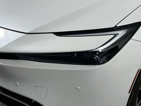 Used 2025 Toyota Prius Plug-In Hybrid FWD image 11