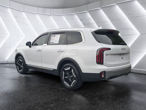 Used 2023 Kia Telluride EX FWD image 3