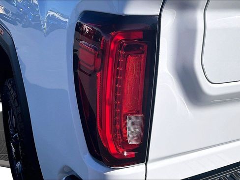 Used 2020 GMC Sierra 2500 AT4 w/ AT4 Premium Package AWD/4WD image 25
