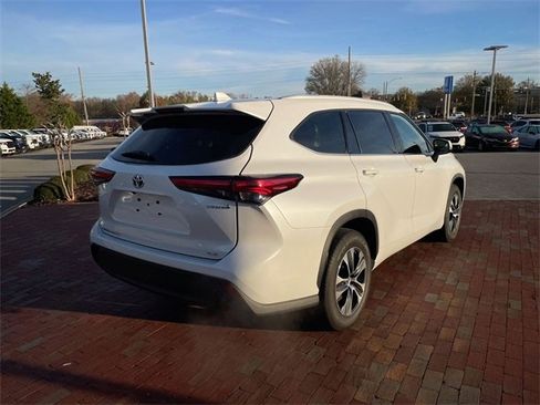Used 2022 Toyota Highlander XLE image 36
