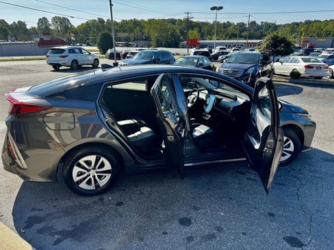 Used 2018 Toyota Prius Prime Premium image 15
