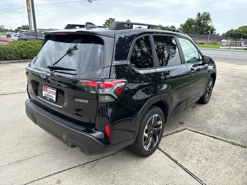 Certified 2025 Subaru Forester Premium AWD/4WD image 7
