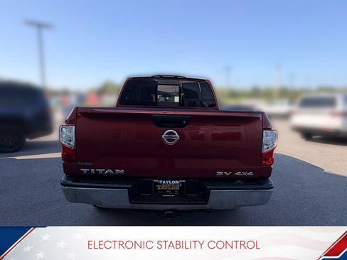 Used 2018 Nissan Titan SV AWD/4WD image 7