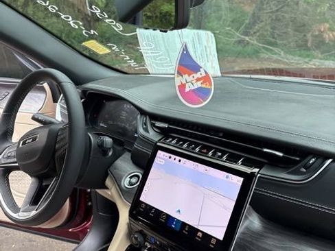 Used 2023 Jeep Grand Cherokee Limited w/ Luxury Tech Group II image 25