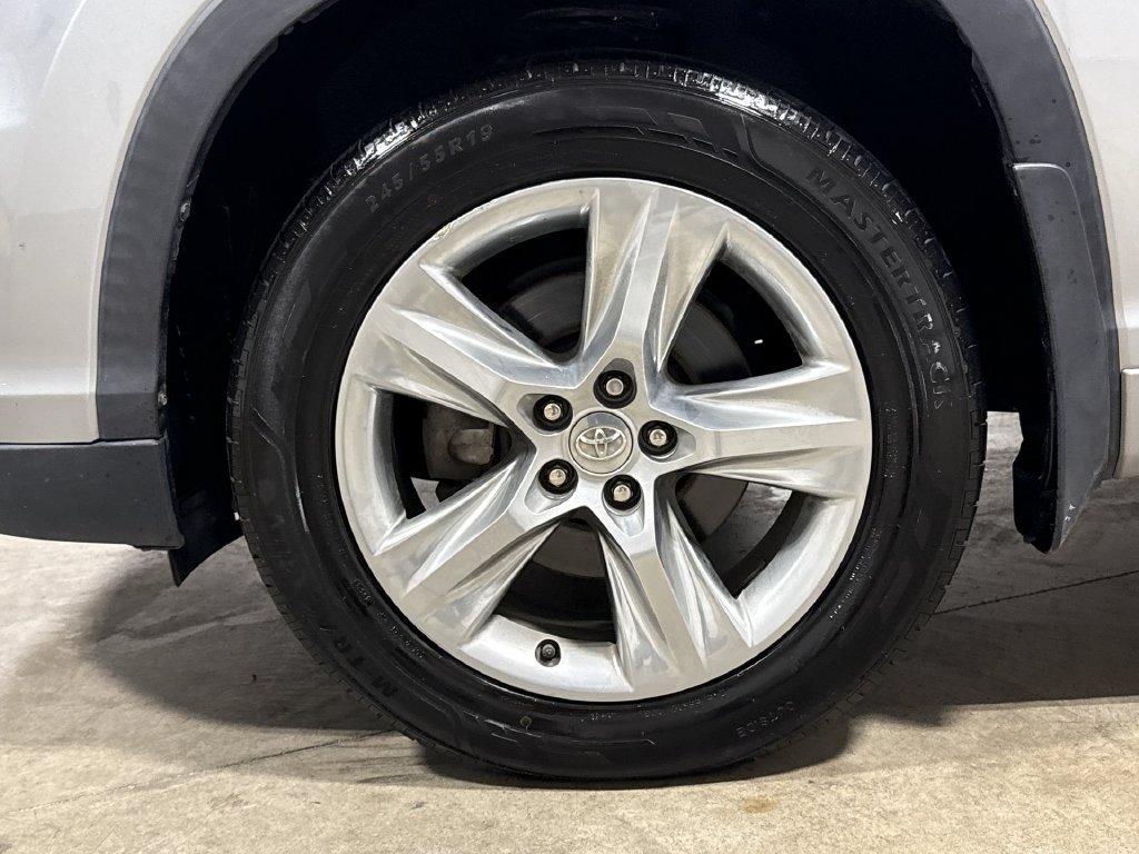 Used 2015 Toyota Highlander Limited AWD/4WD image 29