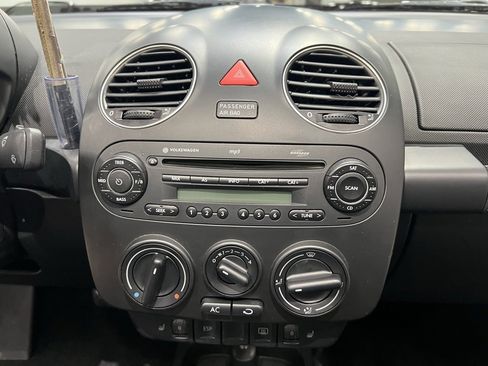 Used 2009 Volkswagen Beetle S image 37