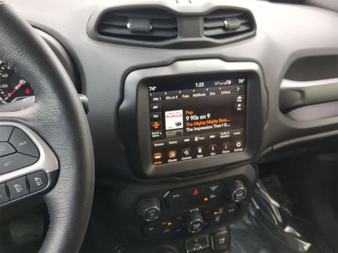 Used 2023 Jeep Renegade Limited image 34