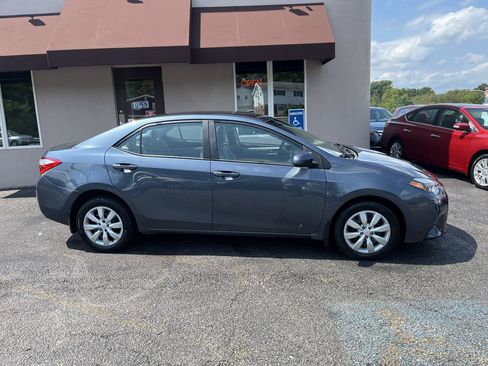 Used 2016 Toyota Corolla LE FWD image 5