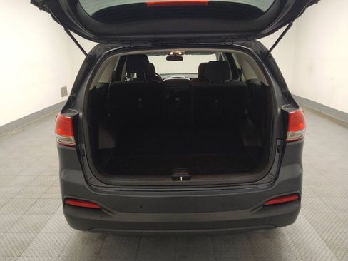 Used 2017 Kia Sorento LX w/ LX Convenience Package image 29