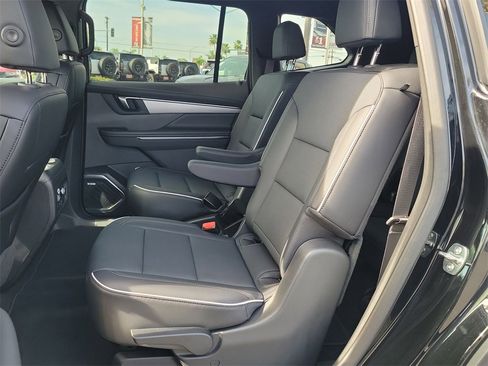 Used 2025 Buick Enclave Preferred image 24