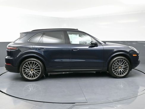 Used 2023 Porsche Cayenne Platinum Edition image 7