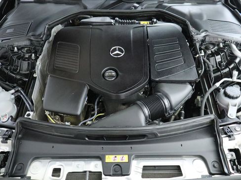 Used 2025 Mercedes-Benz C 300 4MATIC Sedan image 31