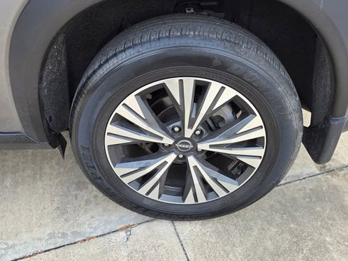 Used 2023 Nissan Rogue SV image 11