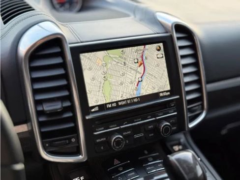 Used 2012 Porsche Cayenne Turbo image 15