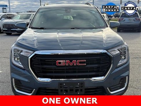 Used 2024 GMC Terrain SLE w/ Driver Convenience Package image 9