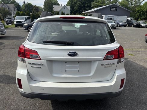 Used 2010 Subaru Outback 2.5i AWD/4WD image 4