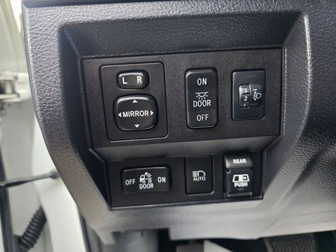 Used 2018 Toyota Tundra SR5 image 25