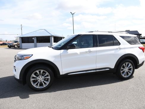 Used 2023 Ford Explorer Limited w/ Equipment Group 301A image 7