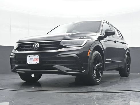 Used 2024 Volkswagen Tiguan SE R-Line AWD/4WD image 25