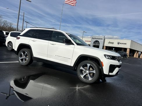 New 2026 Jeep Grand Cherokee Limited AWD/4WD image 18