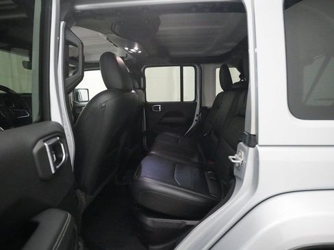 Used 2022 Jeep Wrangler Unlimited Sahara image 15