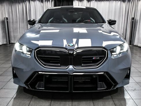 Used 2025 BMW M5 w/ Executive Package image 2