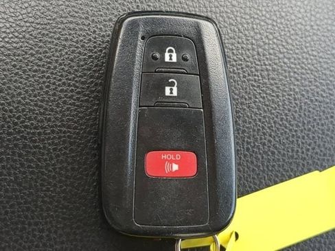 Used 2022 Toyota RAV4 XLE AWD/4WD image 26