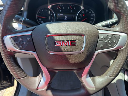 Used 2022 GMC Acadia SLE image 18