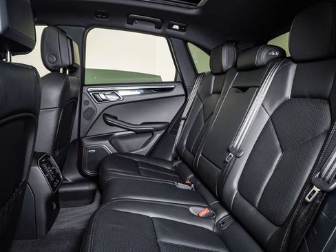 Certified 2026 Porsche Macan Turbo AWD/4WD image 17