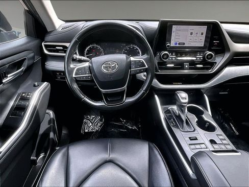Used 2023 Toyota Highlander XLE AWD/4WD image 18