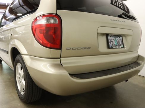 Used 2007 Dodge Caravan SXT w/ Popular Equipment Group I FWD image 40