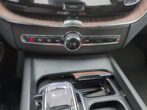 Used 2023 Volvo XC60 B5 Ultimate image 22