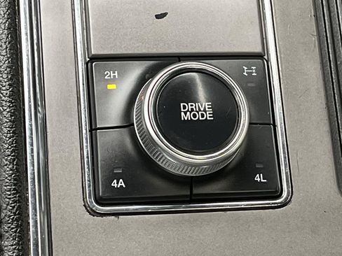 Used 2020 Ford Expedition XLT w/ Equipment Group 202A AWD/4WD image 18