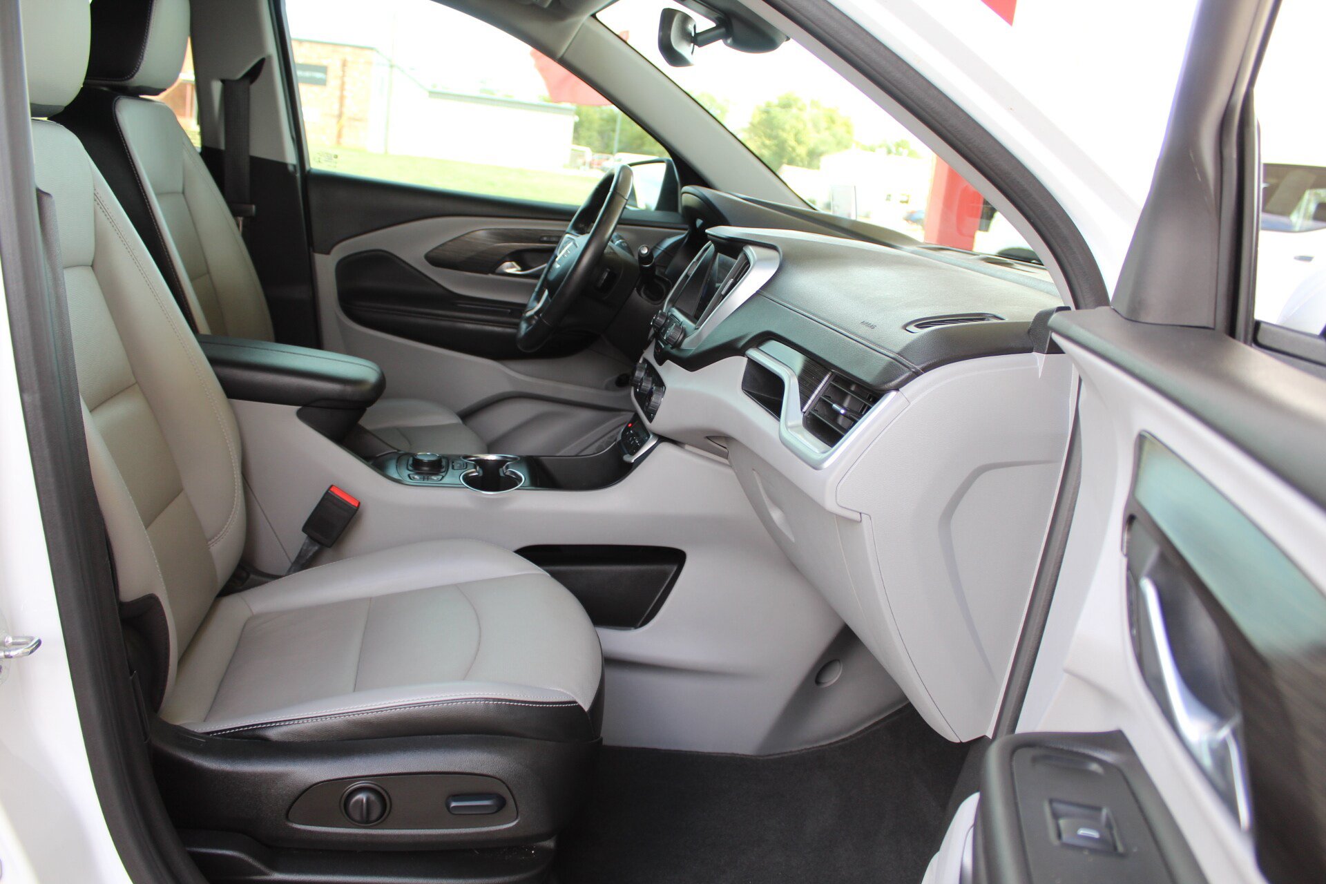 Used 2022 GMC Terrain SLT w/ Tech Package FWD image 14