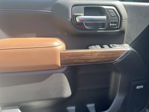 Used 2022 Chevrolet Silverado 2500 High Country w/ Safety Package II image 9