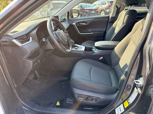 Used 2025 Toyota RAV4 XLE AWD/4WD image 14